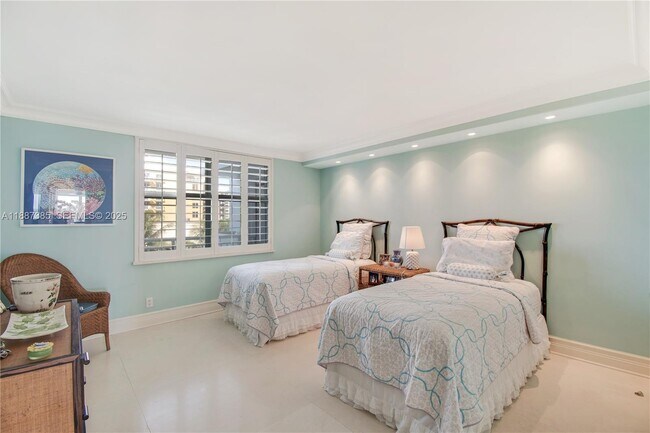 Building Photo - 613 Ocean Dr