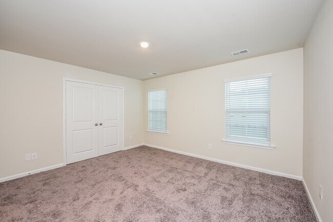 Building Photo - 314 High Grv Wy