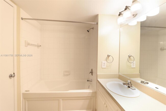 Building Photo - 520 SE 5 Ave