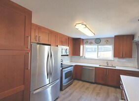 Building Photo - 2929 Ross Dr