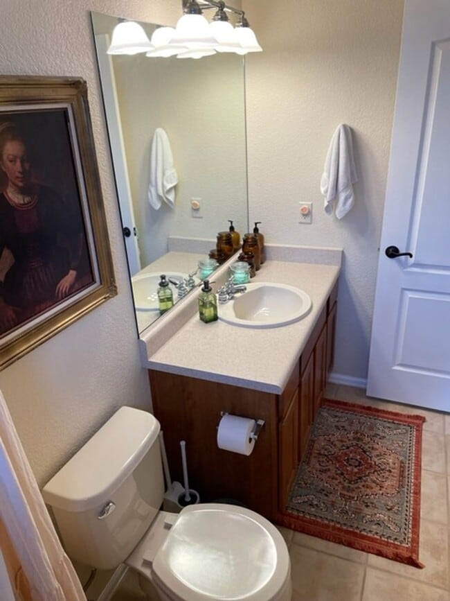 Building Photo - Bright & Open 2 Bedroom Condo on West Side