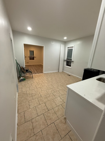 Building Photo - 727 S 10th St