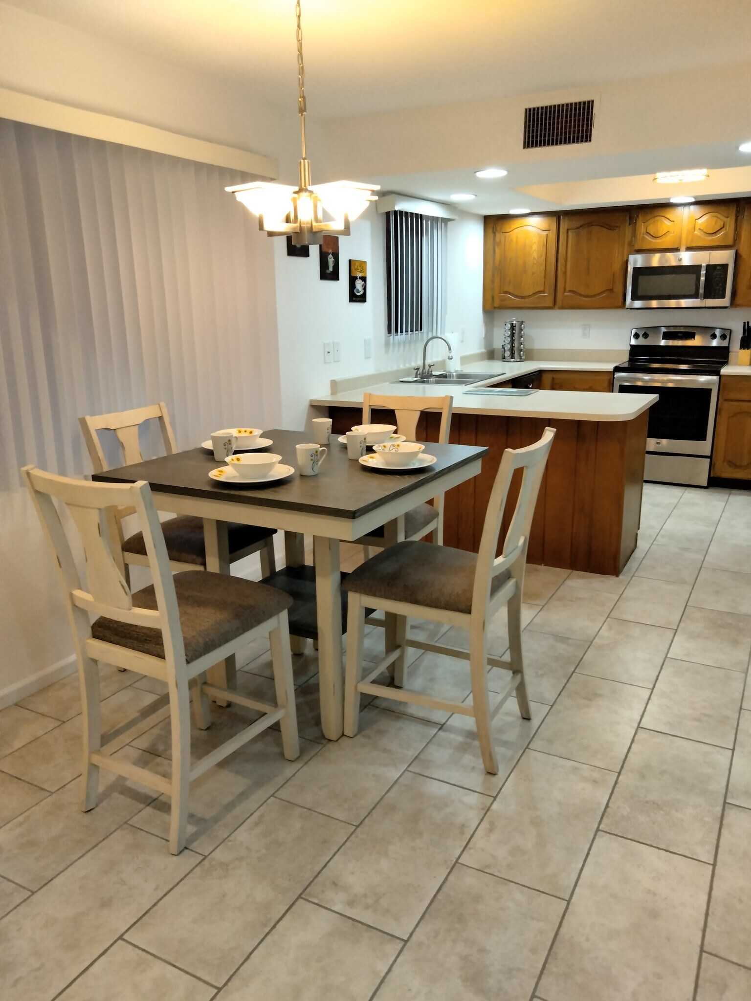 Building Photo - 4303 E Cactus Rd