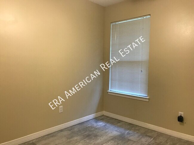 Building Photo - 205 Esmond Ct