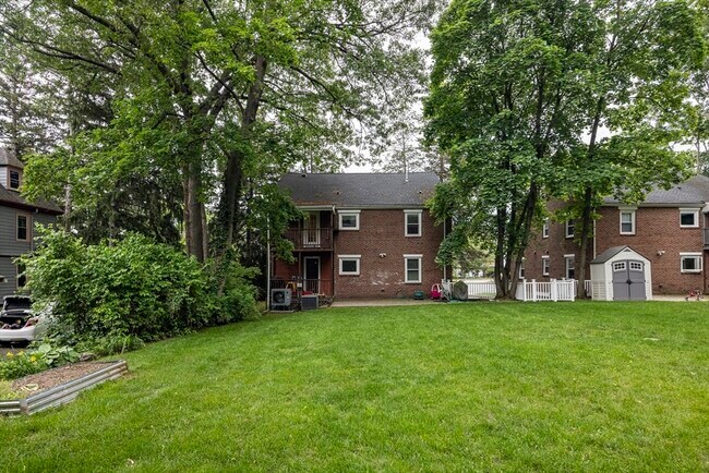 Building Photo - 147 Lowell Ave