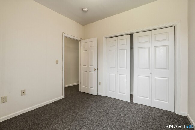 Building Photo - 105 William St