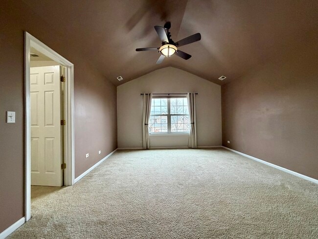 Building Photo - 504 Tamarack Dr