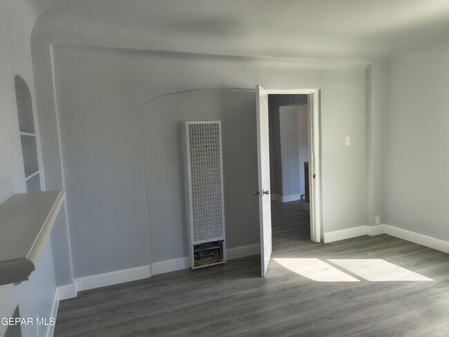 Building Photo - 714 N San Marcial St