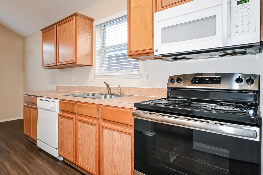 Building Photo - 1011 Caliente Dr