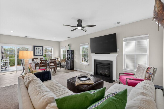 Building Photo - 9733 Goldenrod Ct