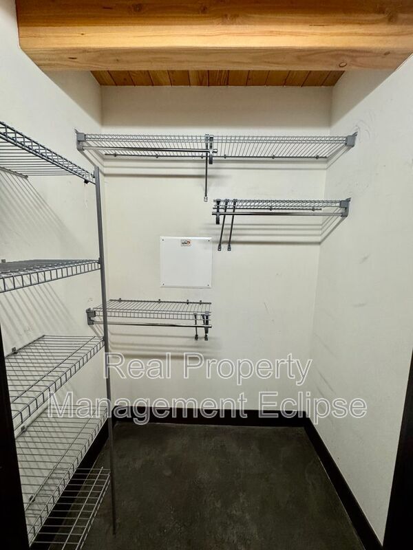 Building Photo - 3819 Interlake Ave N