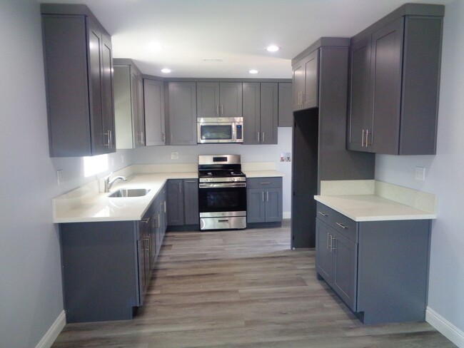 Building Photo - Renovated 3 Bed 1 Bath Home in Whittier w/...