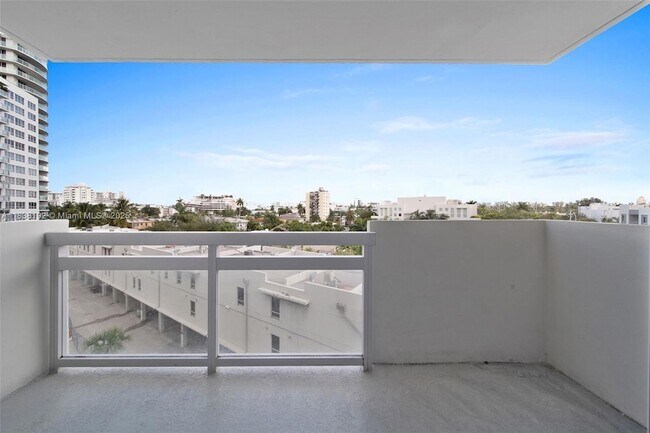 Building Photo - 1500 Bay Rd