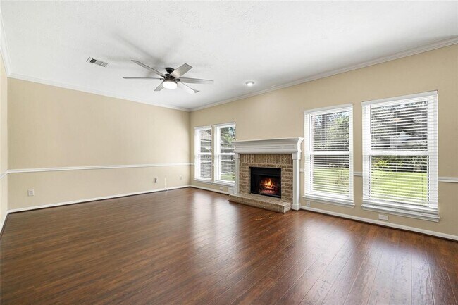 Building Photo - 2645 Lakeway Dr