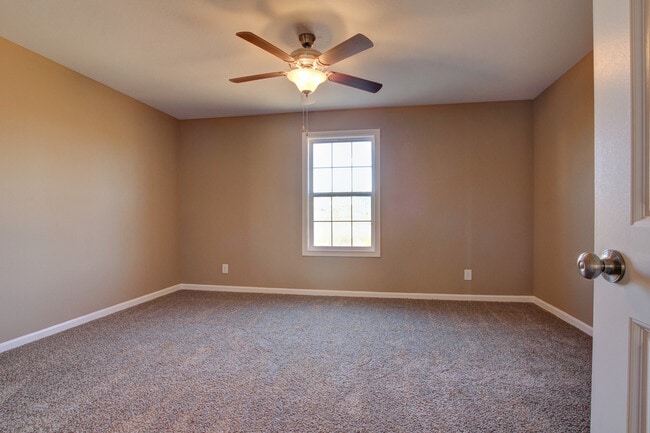 Building Photo - 991 Big Sky Dr