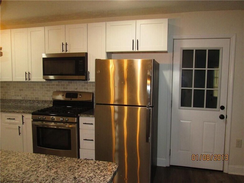 Building Photo - 6712 Ivy Log Dr SW