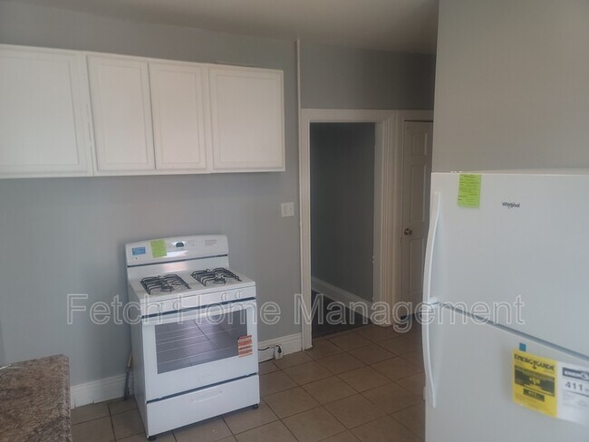 Building Photo - 264 W Cottage Pl