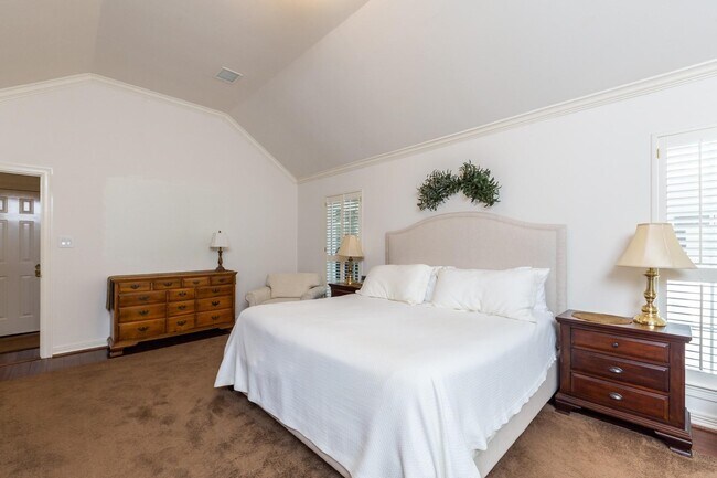 Building Photo - 4915 Keneshaw St