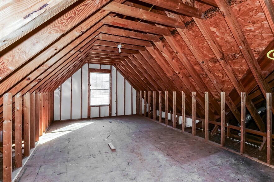 Building Photo - 6776 Anna May Dr