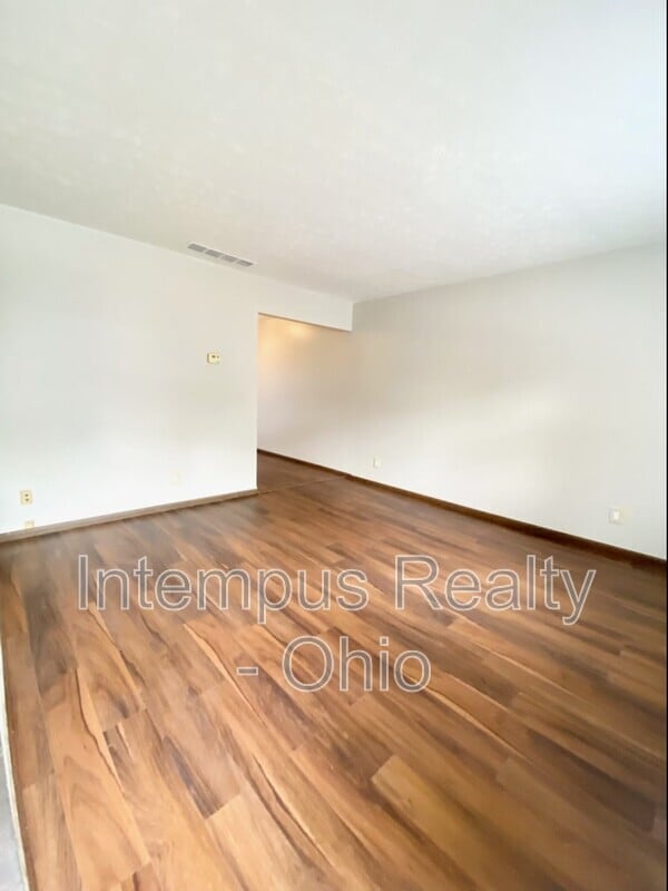 Building Photo - 718 W Light St