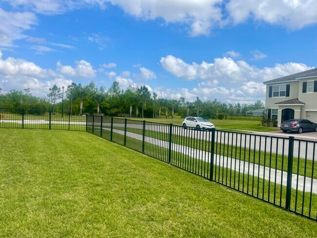 Building Photo - 10574 SW Cambria Ln