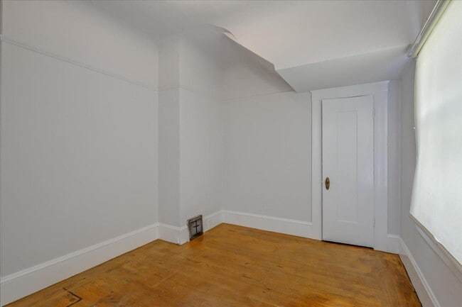 Building Photo - 422 Vernon St