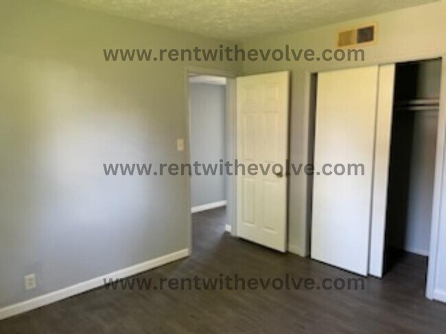 Building Photo - 225 S Angle St