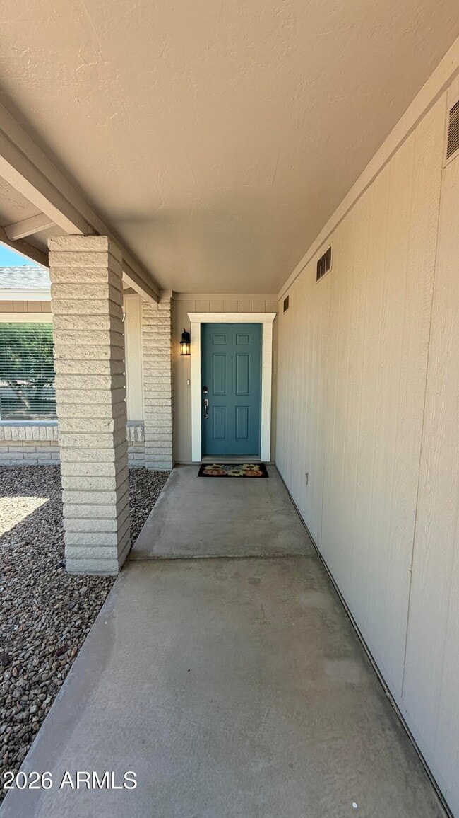 Building Photo - 2303 S Cottonwood Dr