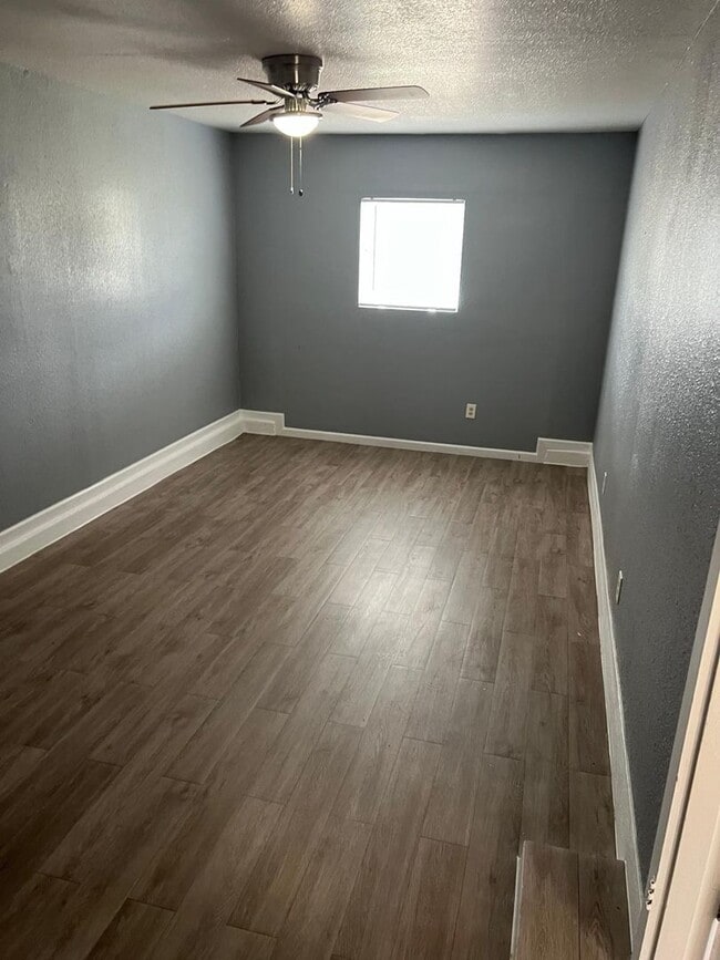 Building Photo - $0 First Month's Rent / $0 Deposit at Move-in