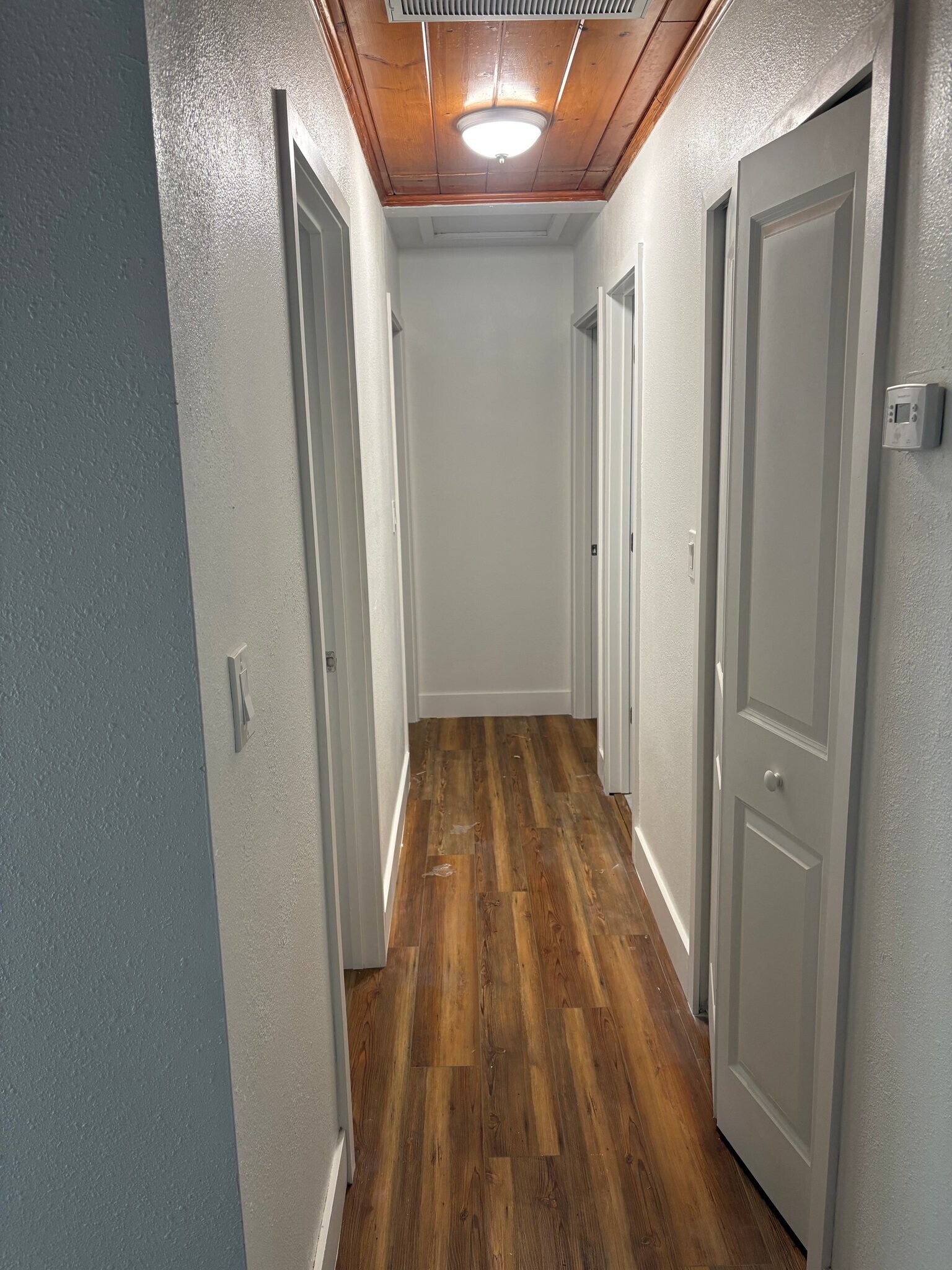 Building Photo - 626 SW Rustic Cir