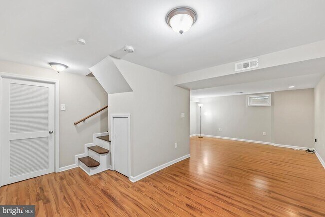 Building Photo - 2722 Woodley Pl