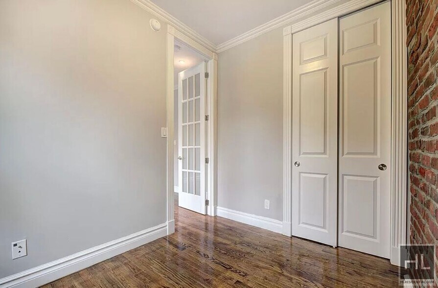 Building Photo - LEROY ST.