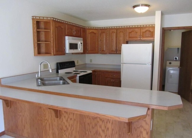 Building Photo - 634 Sycamore Dr