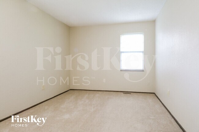Building Photo - 4501 NW Amesbury Pl