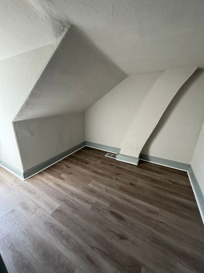 Building Photo - Newly Renovated 4 Bedroom, 2 Full Bath in ...