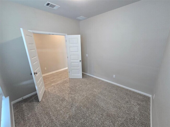 Building Photo - 2208 Limestone Lake Dr