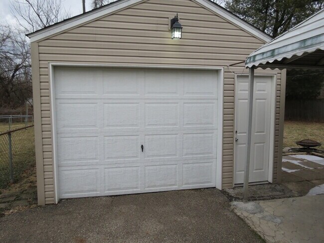Building Photo - 2664 Shelly Dr