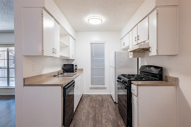 Building Photo - 3121 Speedway St