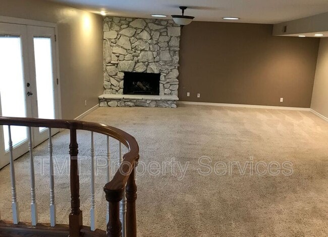 Building Photo - 485 Meadowbrook Dr