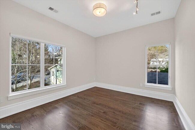 Building Photo - 4964 Eskridge Terrace NW