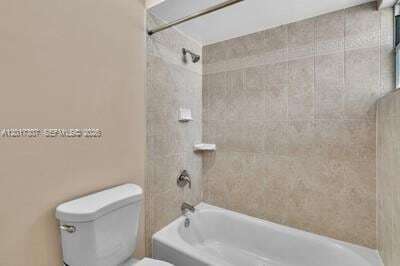 Building Photo - 1395 Cottonwood Cir