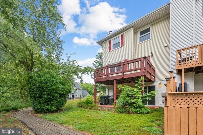 Building Photo - 5335 Lake Cove Ct