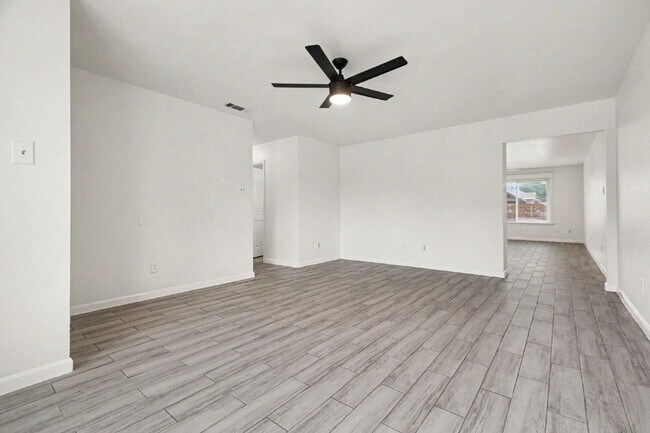Building Photo - "Charming 3-Bedroom Retreat- Creek Crossing Estate, Mesquite TX"Section 8 Welcomed