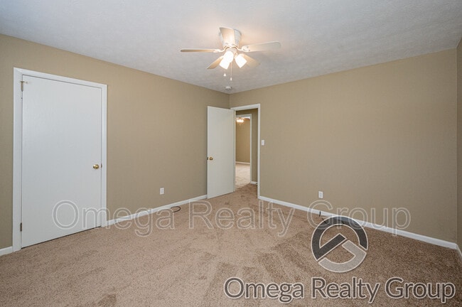 Building Photo - 504 Roselle Ln