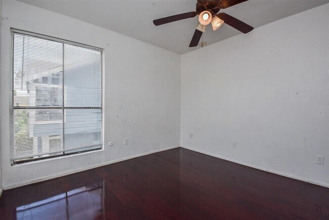 Building Photo - 8405 Wilcrest Dr
