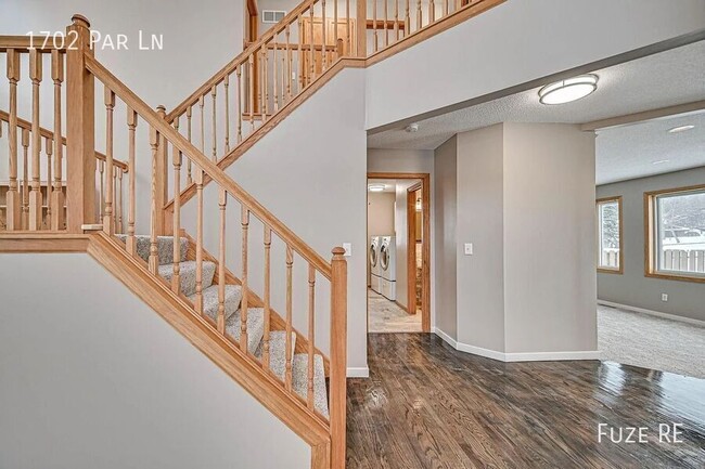 Building Photo - 1702 Par Ln