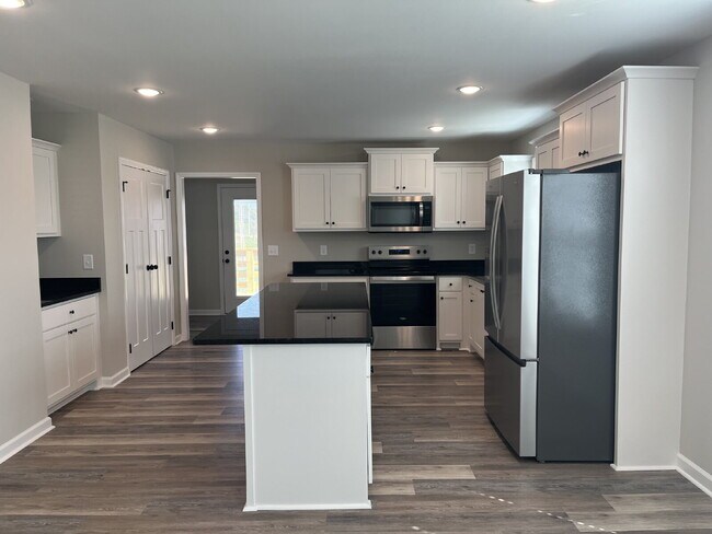 Building Photo - 109 Thacker Dr