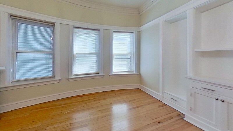 Building Photo - 2537 N Farwell Ave