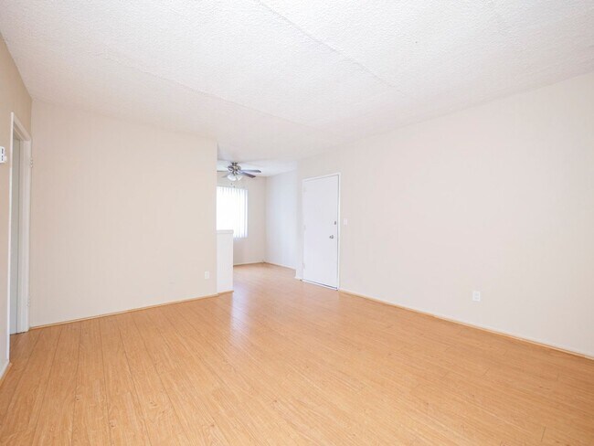 Interior Photo - 21736 Roscoe Blvd
