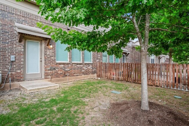 Building Photo - 602 Caterpillar Ln